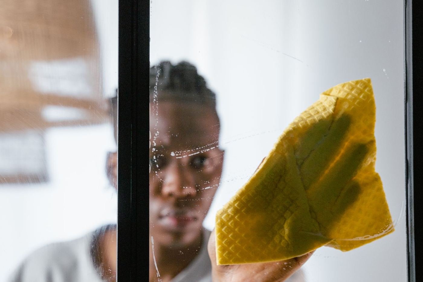 Fensterscheibe wird streifenfrei abgezogen
